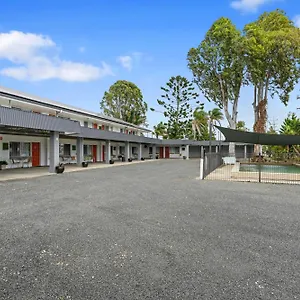 Lodge Econo Chaparral, Ballina